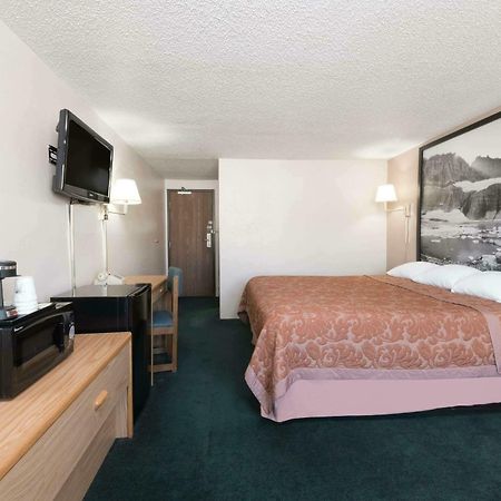 Super 8 By Wyndham Glendive Hotel Bagian luar foto