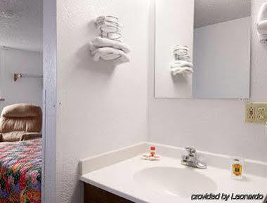Super 8 By Wyndham Glendive Hotel Bagian luar foto