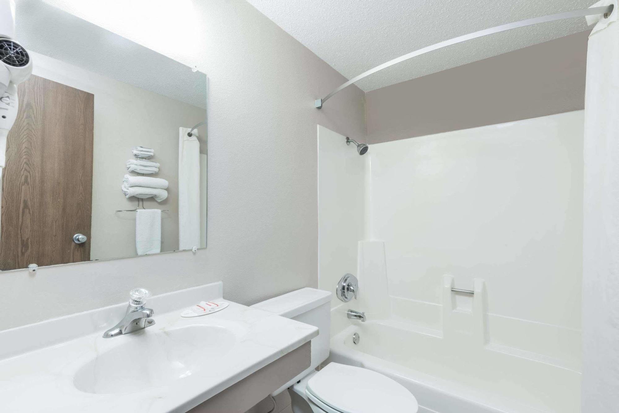 Super 8 By Wyndham Glendive Hotel Bagian luar foto
