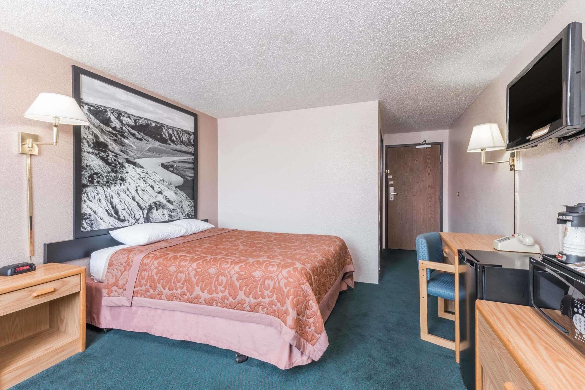 Super 8 By Wyndham Glendive Hotel Bagian luar foto