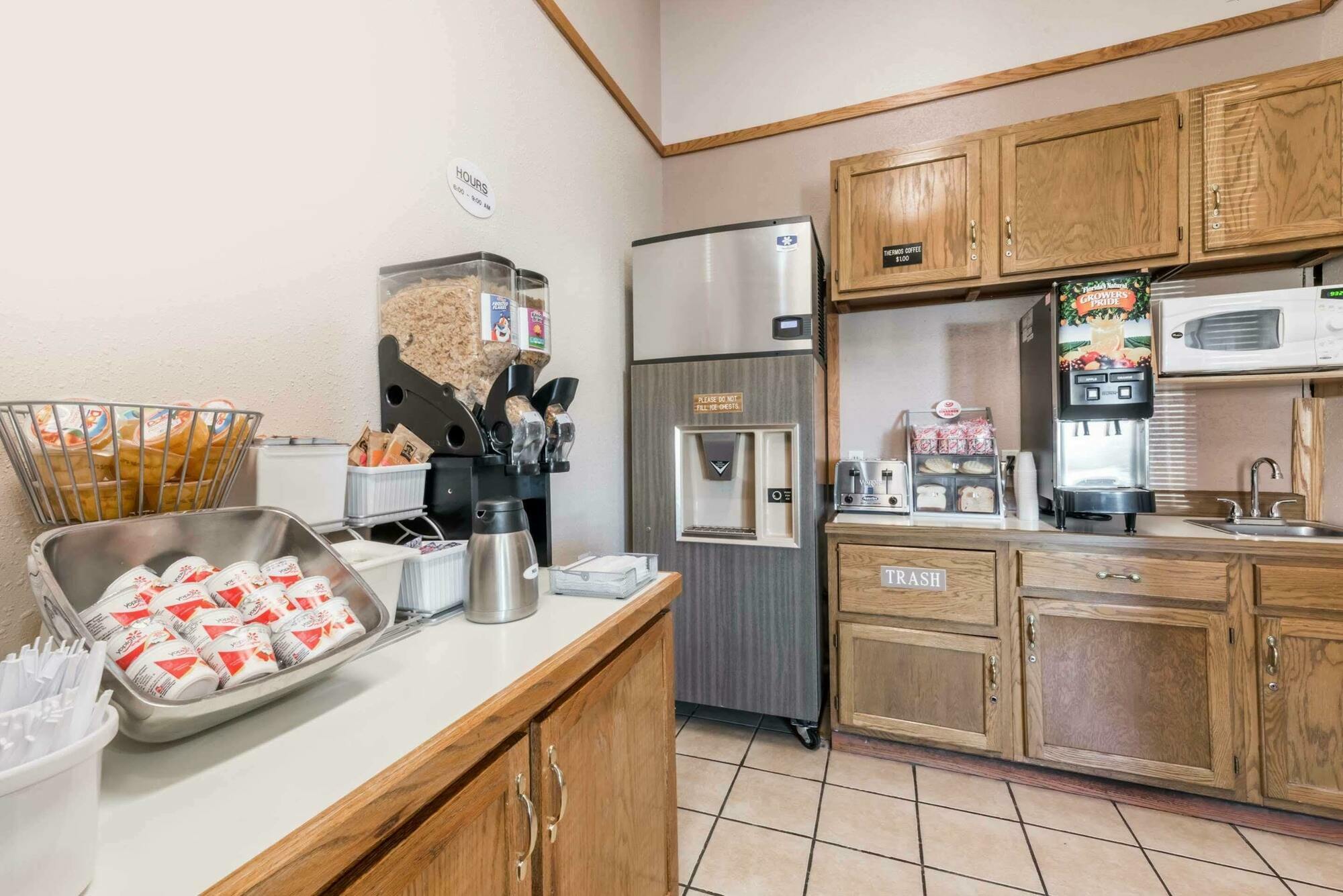 Super 8 By Wyndham Glendive Hotel Bagian luar foto